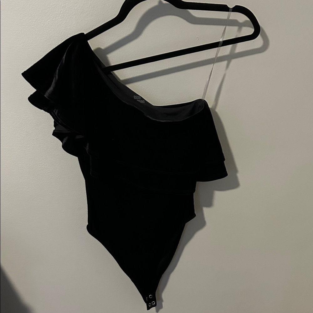 Good American Black One-Shoulder Ruffle Bodysuit